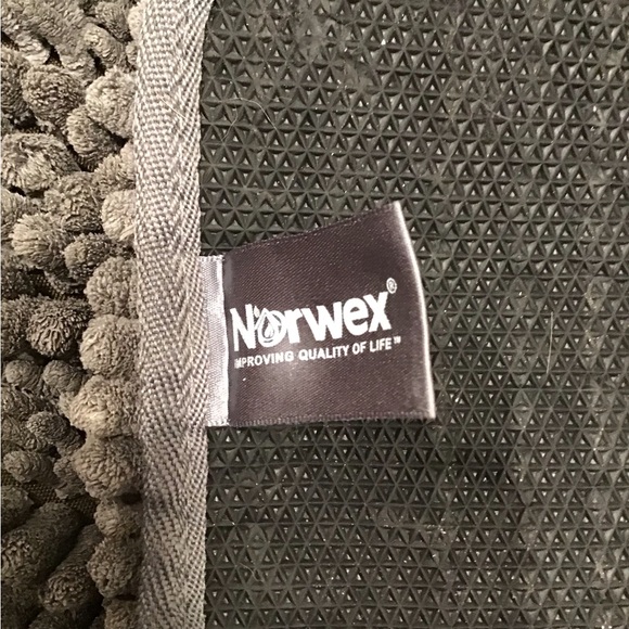 Norwex Chenille Gray Mat - Picture 3 of 7